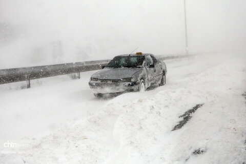 تلاش راهداران برای بازگشایی جاده اردبیل - آستارا
