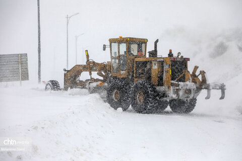 تلاش راهداران برای بازگشایی جاده اردبیل - آستارا