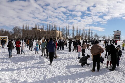 جشنواره «یک روز داغ برفی» در اردبیل