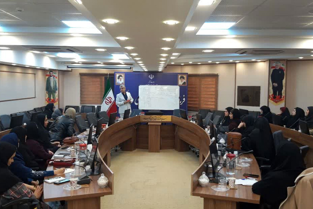 برگزاری کارگاه آشنایی با مبانی برند با حضور هنرمندان آران و بیدگل