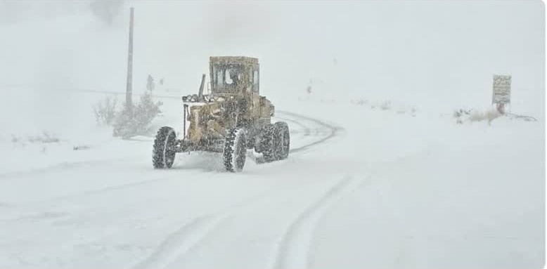 برف‌روبی بیش از ۲۶ هزار کیلومتر باند در جاده‌های استان کرمانشاه