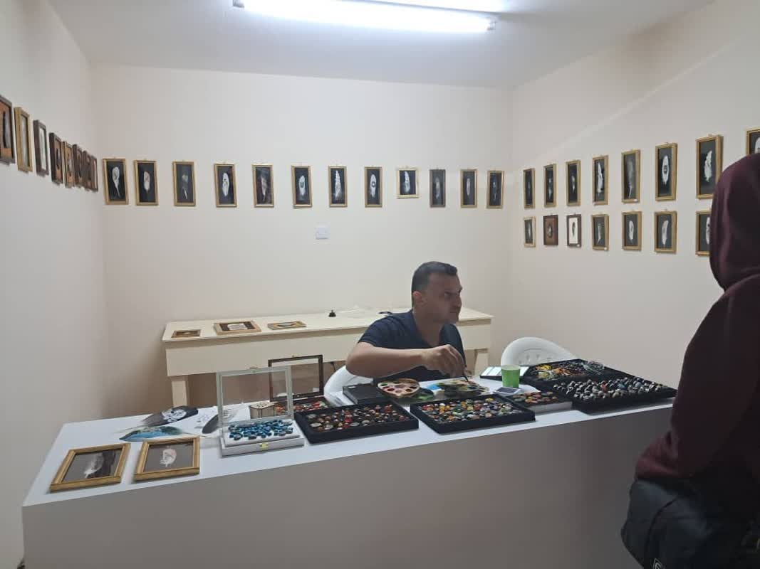 حضور هنرمندان استان فارس در نمایشگاه صنایع‌دستی عمان