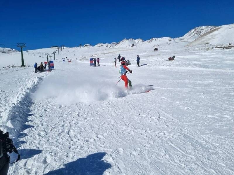 مسابقات اسکی قهرمانی کشور در پیست‌های اسکی سرعین آغاز شد