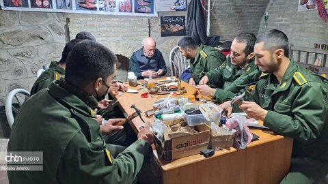 آموزش رایگان چاروق‌دوزی در موزه مردم‌شناسی رختشویخانه به سربازان