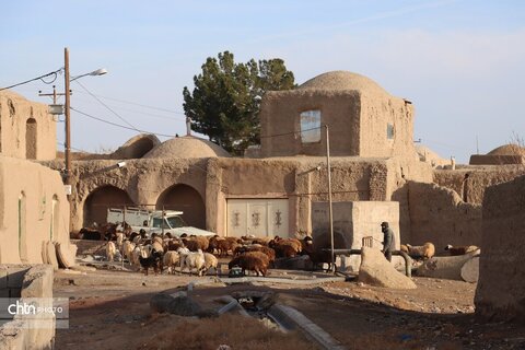 روستای کاهک در 85کیلومتری شهر سبزوار  ورودی استان خراسان رضوی وزادگاه دکتر علی شریعتی می باشد