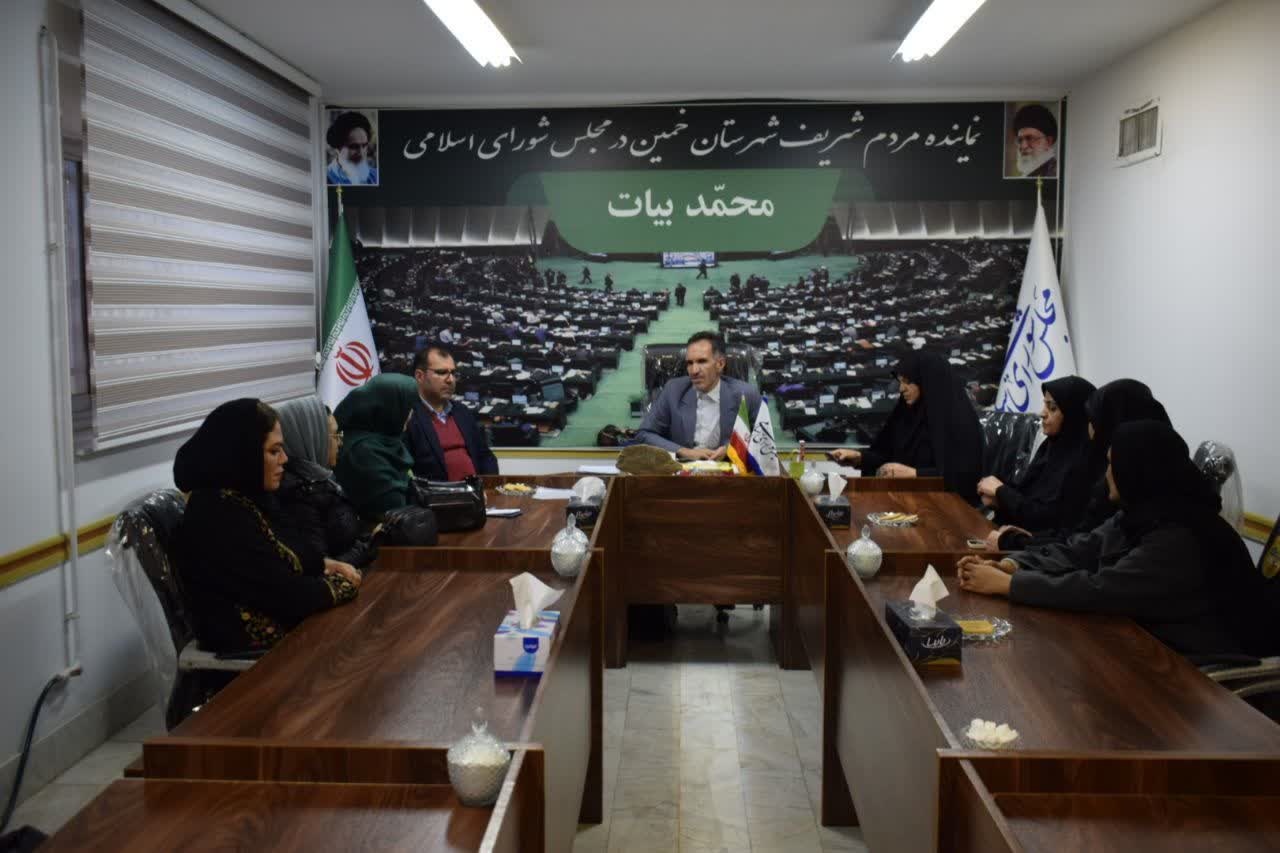 هم‌اندیشی برای رفع موانع پیش‌روی هنرمندان خمین