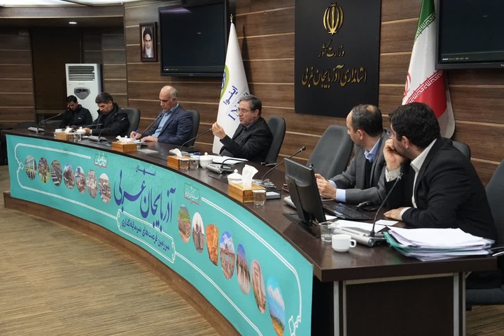 استاندار: فروشگاه‌های فروش صنایع‌دستی در مرزهای آذربایجان غربی ایجاد شود