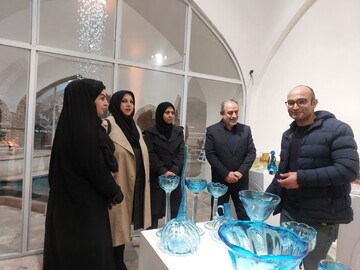 بازدید معاون اقتصادی استاندار از نخستین مرکز تخصصی و خلاق آبگینه قزوین