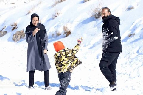 پیست اسکی بام سخوید، میزبان هزاران گردشگر در آدینه‌ای برفی