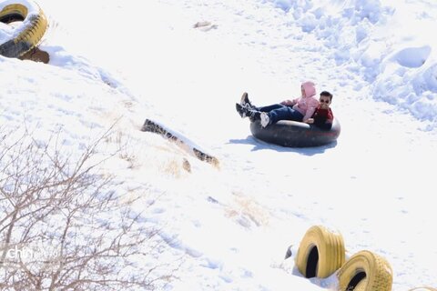 پیست اسکی بام سخوید، میزبان هزاران گردشگر در آدینه‌ای برفی