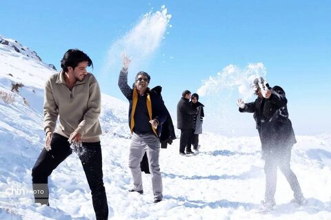 پیست اسکی بام سخوید، میزبان هزاران گردشگر در آدینه‌ای برفی