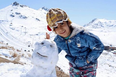 پیست اسکی بام سخوید، میزبان هزاران گردشگر در آدینه‌ای برفی