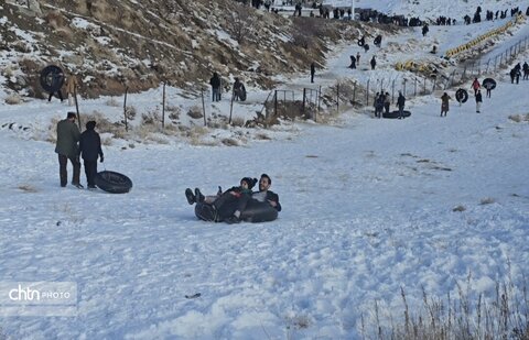 پیست اسکی بام سخوید، میزبان هزاران گردشگر در آدینه‌ای برفی