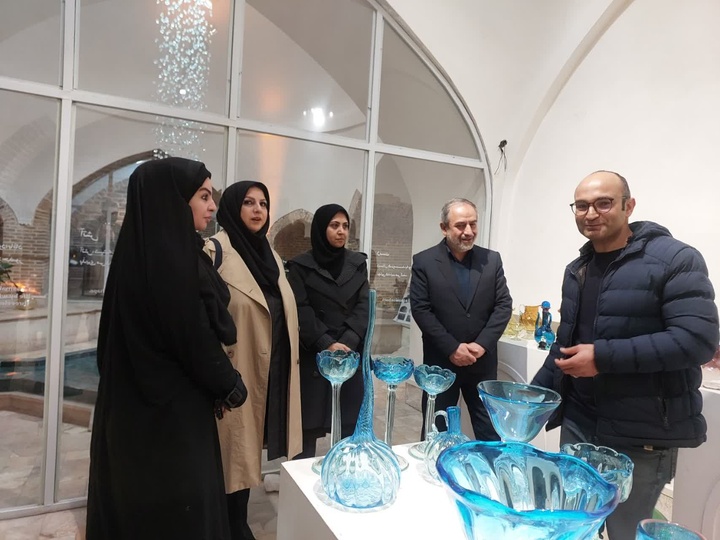 بازدید معاون اقتصادی استاندار از نخستین مرکز تخصصی و خلاق آبگینه قزوین