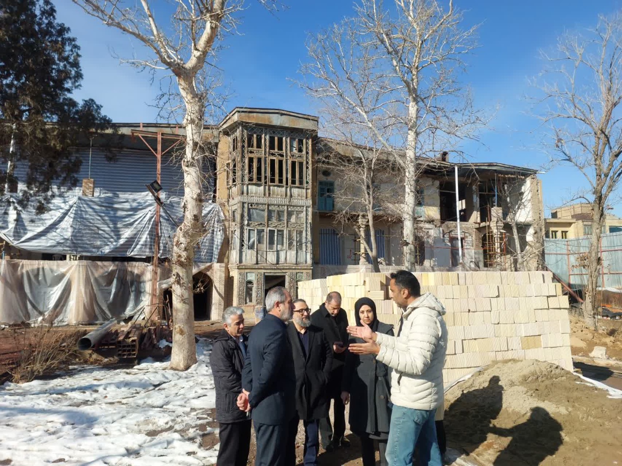 معاون اقتصادی استاندار قزوین از پروژه مرمت گراند هتل بازدید کرد