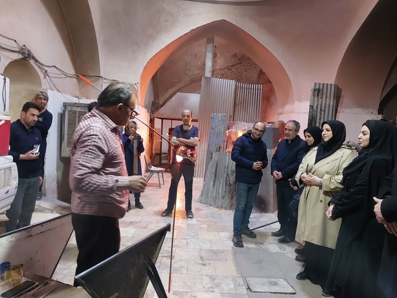 بازدید معاون اقتصادی استاندار از نخستین مرکز تخصصی و خلاق آبگینه قزوین