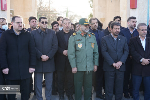 دیدار از گلزار شهدای همدان همزمان با آغاز دهه مبارک فجر