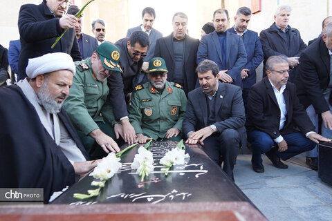 دیدار از گلزار شهدای همدان همزمان با آغاز دهه مبارک فجر