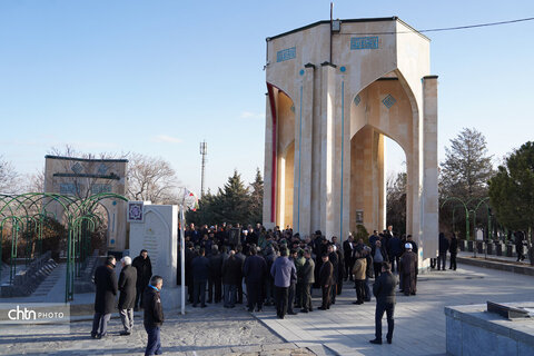 دیدار از گلزار شهدای همدان همزمان با آغاز دهه مبارک فجر