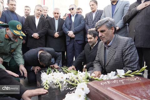 دیدار از گلزار شهدای همدان همزمان با آغاز دهه مبارک فجر