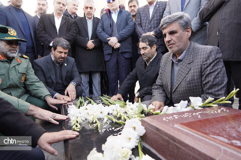 دیدار از گلزار شهدای همدان همزمان با آغاز دهه مبارک فجر