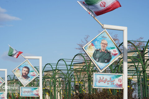 دیدار از گلزار شهدای همدان همزمان با آغاز دهه مبارک فجر