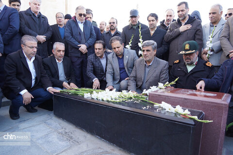 دیدار از گلزار شهدای همدان همزمان با آغاز دهه مبارک فجر