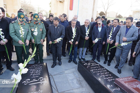 دیدار از گلزار شهدای همدان همزمان با آغاز دهه مبارک فجر