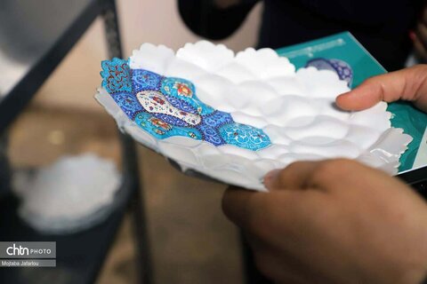 هنر میناکاری روی فلز مس زنجان