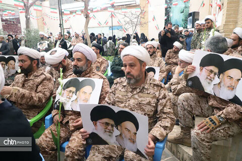 تجدید بیعت استاندار و مسئولان قم با آرمان‌های امام خمینی(ره)