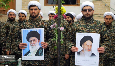 تجدید بیعت استاندار و مسئولان قم با آرمان‌های امام خمینی(ره)