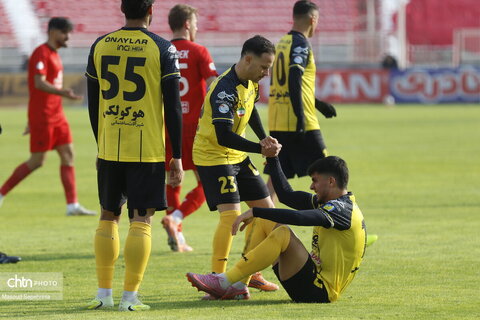 لیگ برتر فوتبال؛ تراکتور و سپاهان