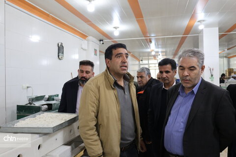 بازدید آقای ندایی از کارگاه‌های گز بلداجی چهارمحال و بختیاری