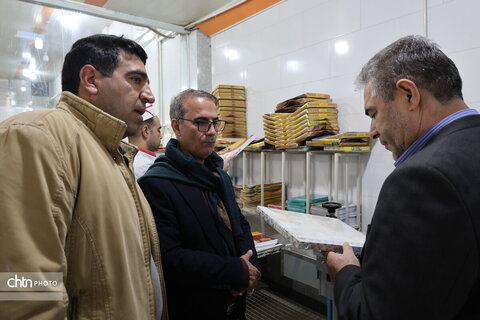 بازدید آقای ندایی از کارگاه‌های گز بلداجی چهارمحال و بختیاری