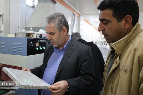 بازدید آقای ندایی از کارگاه‌های گز بلداجی چهارمحال و بختیاری