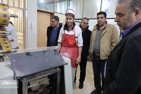 بازدید آقای ندایی از کارگاه‌های گز بلداجی چهارمحال و بختیاری