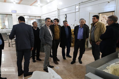 بازدید آقای ندایی از کارگاه‌های گز بلداجی چهارمحال و بختیاری