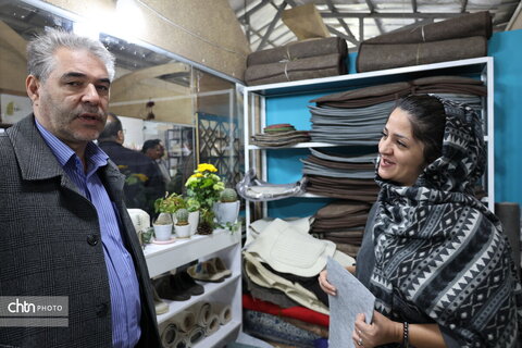 بازدید آقای ندایی از بازارچه صنایع‌دستی و هنرهای سنتی شهرکرد