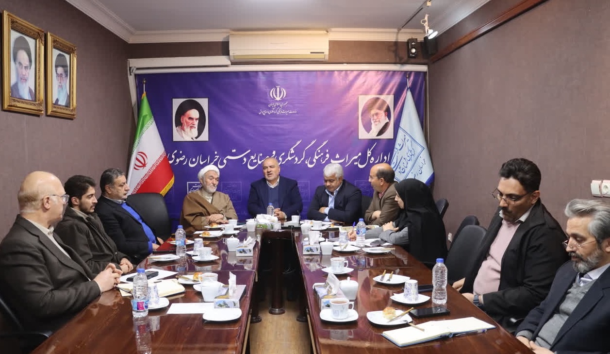 اعطای لوح تقدیر دستگاه برتر در اجرای برنامه‌های توسعه و ترویج فرهنگ اقامه نماز به مدیرکل میراث فرهنگی خراسان رضوی