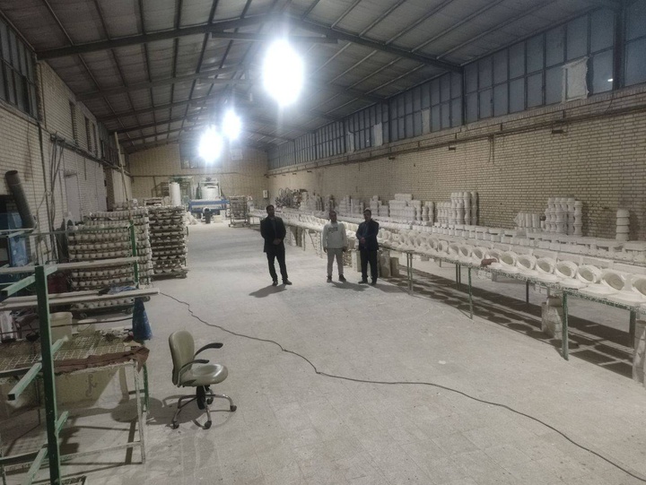 بازدید رئیس اداره میراث‌فرهنگی پیشوا از کارگاه تولیدی سفال و سرامیک صنایع‌دستی