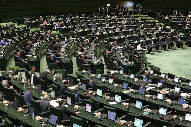 جلسه علنی مجلس آغاز شد/ بررسی ایرادات واگذاری مدیریت ایران خودرو در دستور کار نمایندگان