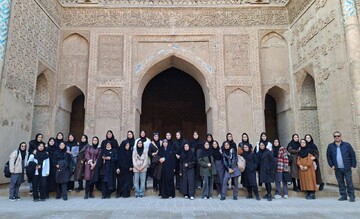 بازدید دانش‌آموزان هنرستان معماری قم از جاذبه‌های تاریخی و گردشگری ورامین
