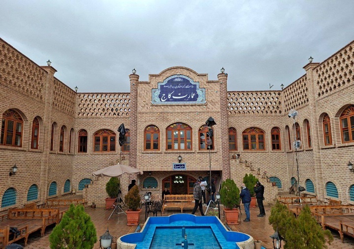 فیلمبرداری سریال نوروزی «من دزد نیستم» در اقامتگاه بوم‌گردی عمارت کاج ورامین آغاز شد