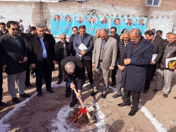 کلنگ‌زنی مجموعه هتل، رستوران و تالار بین‌المللی شهریار در سلماس