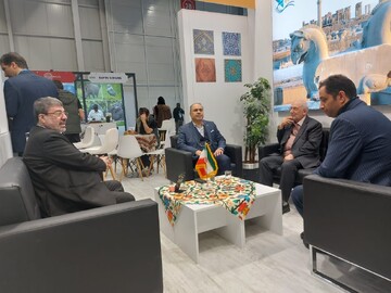 تمرکز بر پیوند گردشگری و اقتصاد در بازدید رایزن اقتصادی ایران از پاویون ایران در EMITT