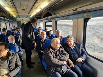 قطار مسافربری به اردبیل رسید/ پروژه راه آهن در حوزه گردشگری از اهمیت ویژه‌ای برخوردار است