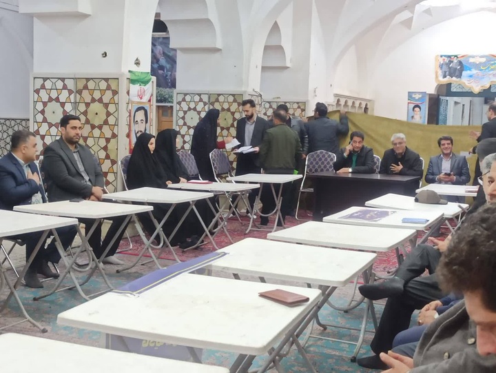 برپایی میز خدمت اداره میراث‌فرهنگی پیشوا همزمان با نماز جمعه