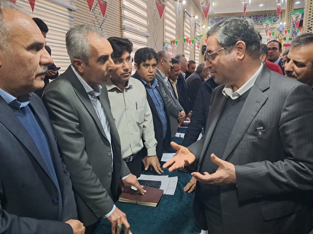 برگزاری میز خدمت میراث‌فرهنگی در محمدیار نقده با حضور استاندار