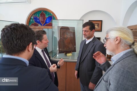 بازدید سرکنسول ترکیه در ارومیه از مدرسه هدایت