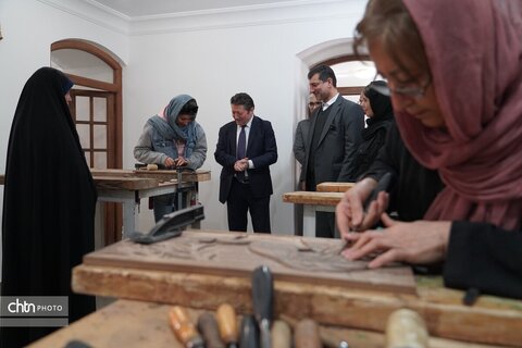 بازدید سرکنسول ترکیه در ارومیه از مدرسه هدایت